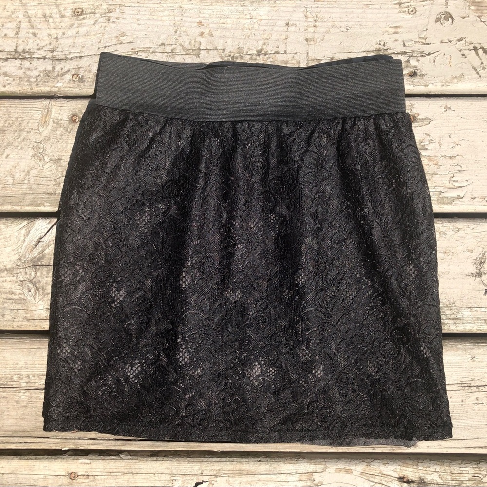 Forever 21 Black Lace Overlay mini skirt sz Large